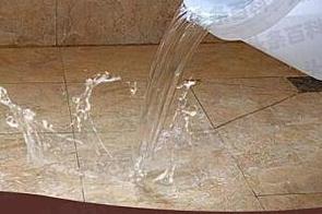 龙马潭漏水维修 免砸砖防水材料该如何施工
